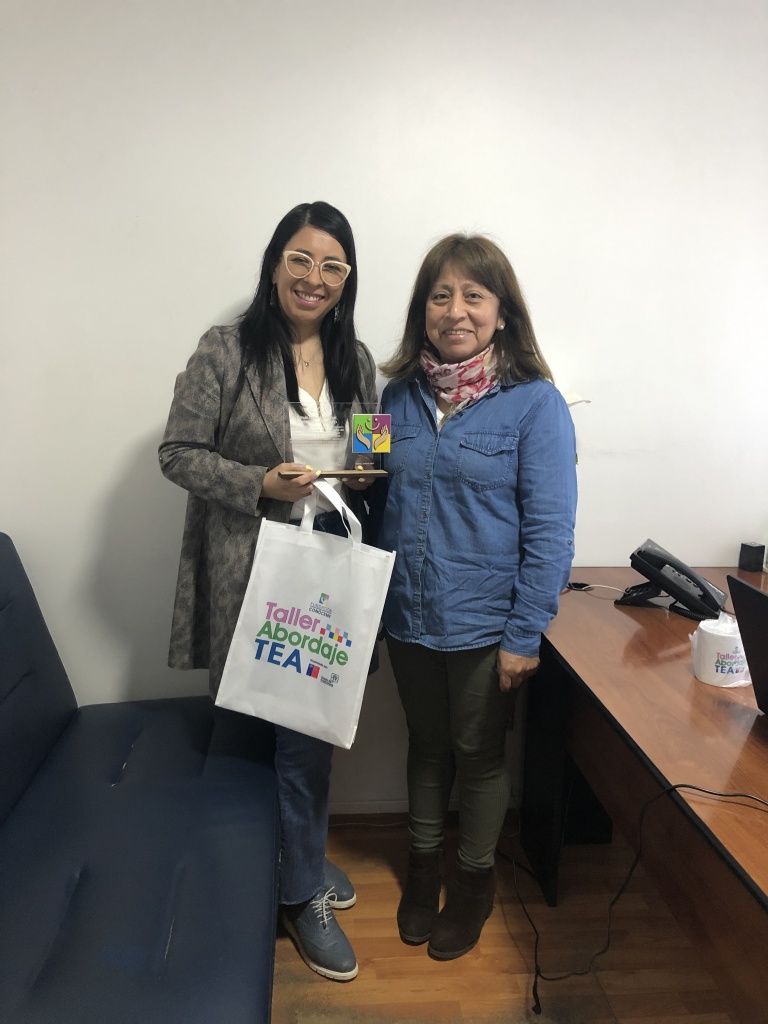 Entrega de Galvanos y Souvenirs a participantes de Talleres. 2 CESFAM PERQUENCO 1