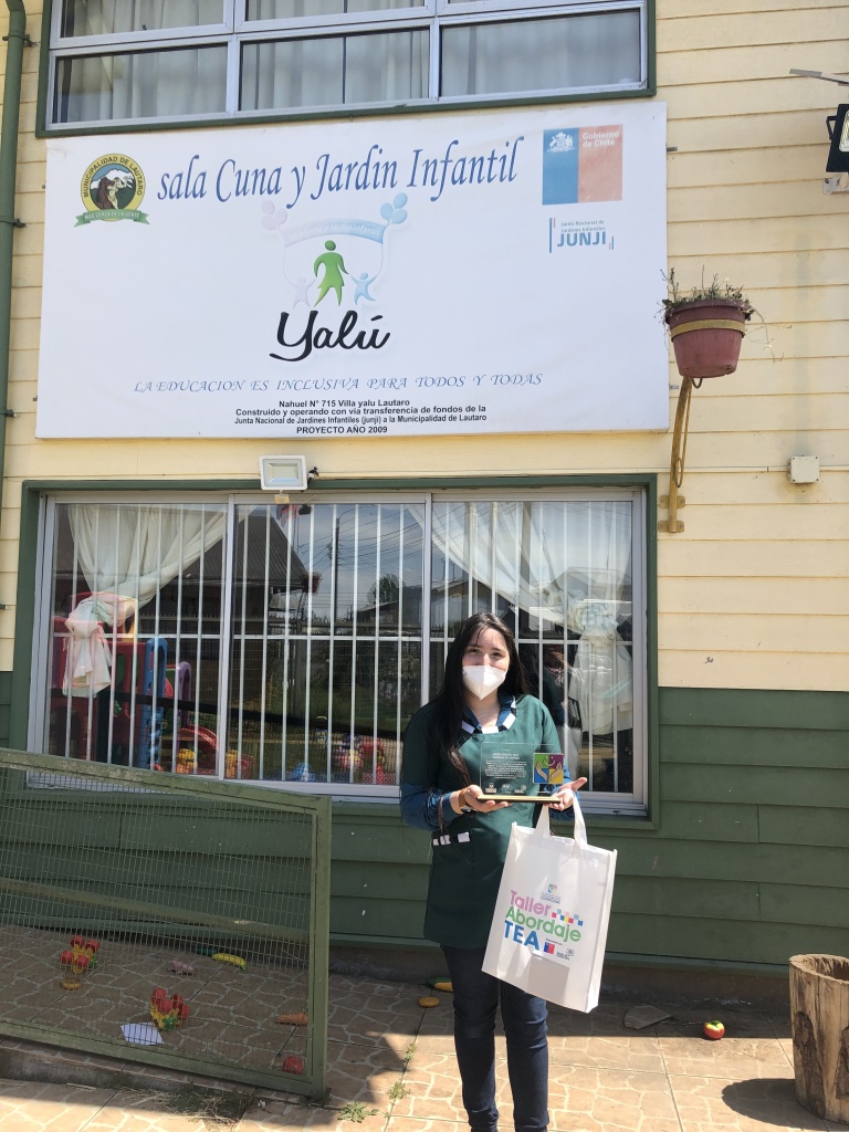 Entrega de Galvanos y Souvenirs a participantes de Talleres. 10 Jardin Yalu Lautaro