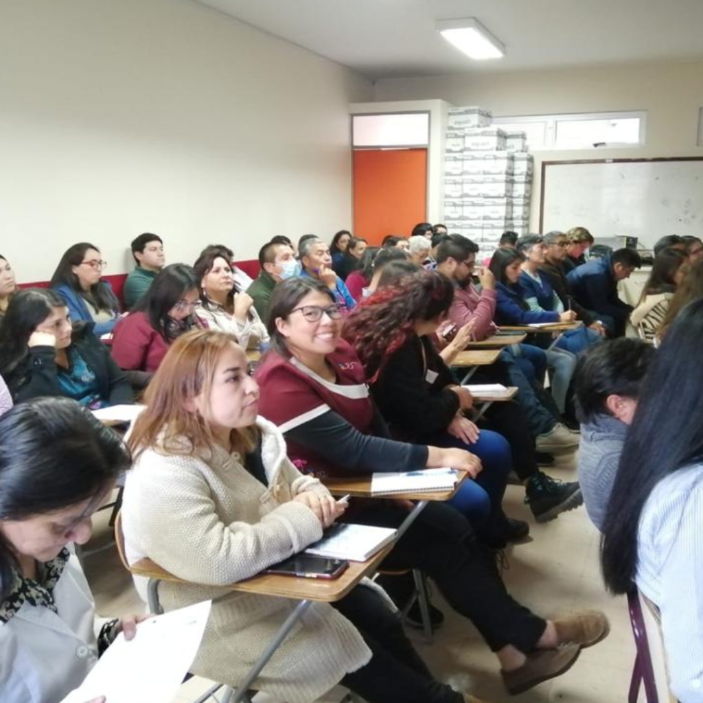 Fundación Conóceme realiza charla sobre Ley TEA en Liceo Municipal Isabel Poblete. 3 2 1
