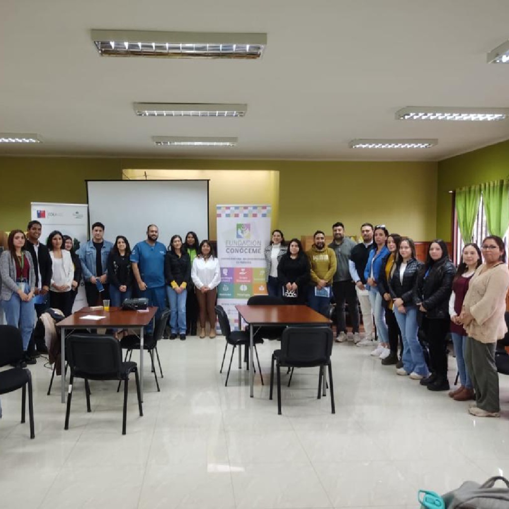 Directora de Fundación Conóceme expone a docentes sobre Ley TEA. 3 2