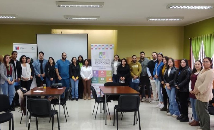 Directora de Fundación Conóceme expone a docentes sobre Ley TEA. 5 2