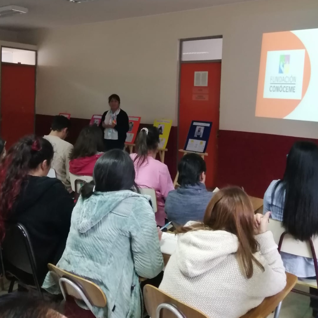 Fundación Conóceme realiza charla sobre Ley TEA en Liceo Municipal Isabel Poblete. 4 3